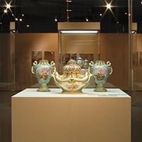 群馬県立近代美術館《磁器展》会場・サイン　2003