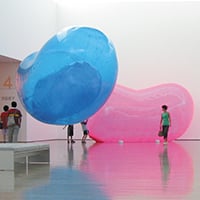 群馬県立近代美術館《「まる。」展》会場・サイン　2004